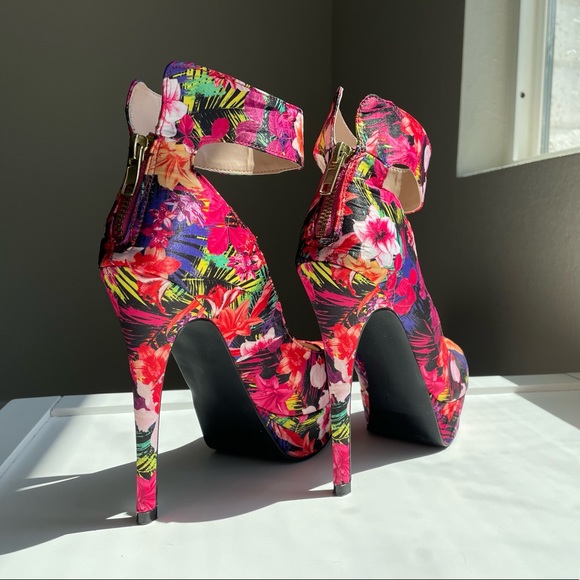 Qupid Tropical Floral Platform Stiletto - Picture 3 of 6